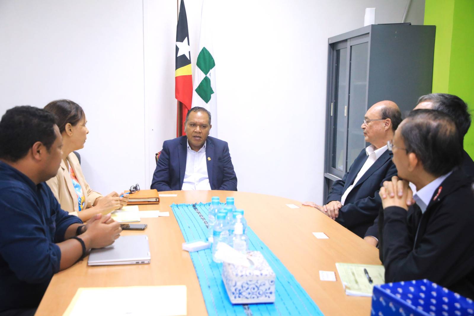 VMOH HETAN VIZITA EKIPA DENTISTA HUSI UNIVERSIDADE NASIONÁL SINGAPURA